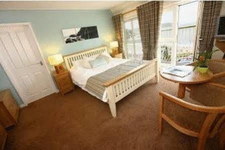 Ship Inn Aberporth Dış mekan fotoğraf